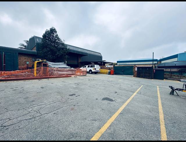 2,052M² WAREHOUSE FOR SALE IN PRINCESS AH